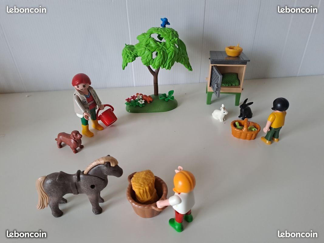 Playmobil divers lots ( , poney, lapins , savane, tracteur; animaux de la ferme) (image 1)