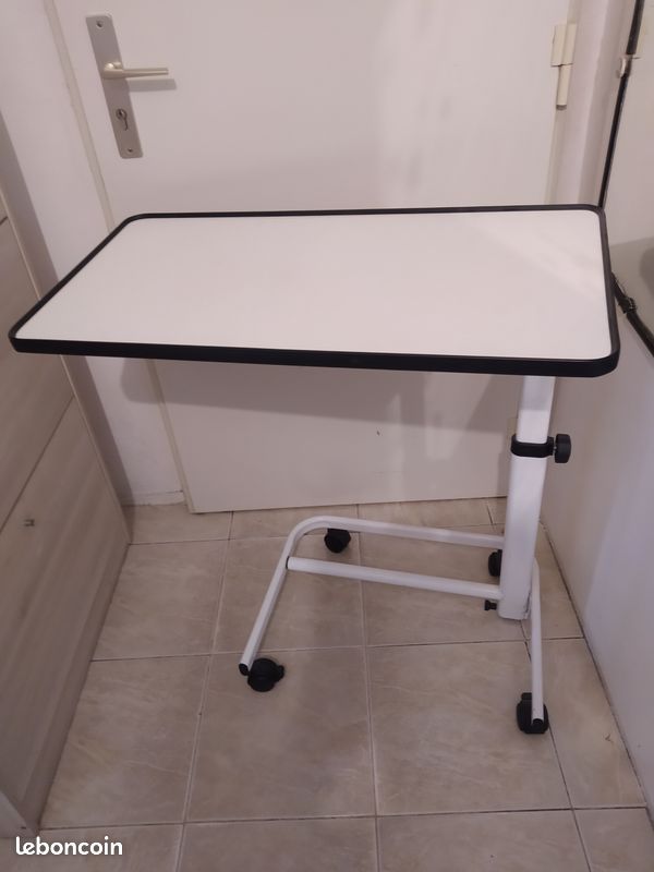 Table de lit roulante modulable fauteuil roulant Très bon etat (image 1)