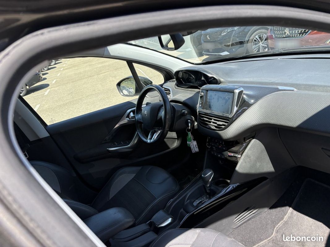 Peugeot 2008 BlueHDi 120 EAT6 Allure Business (image 9)