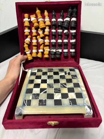 Échiquier 31x31 Avec Pièces En Pierre (marbre ?) – Jeu De Société Ancien