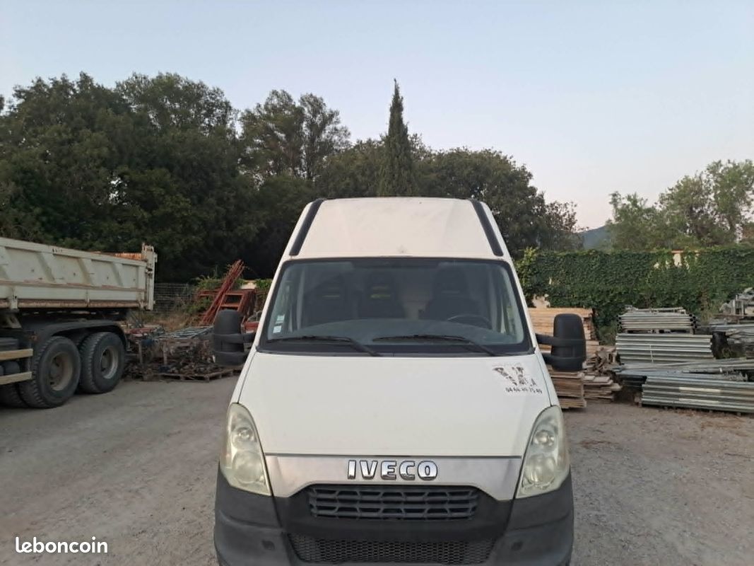 Fourgon iveco daily 35s13 (image 2)