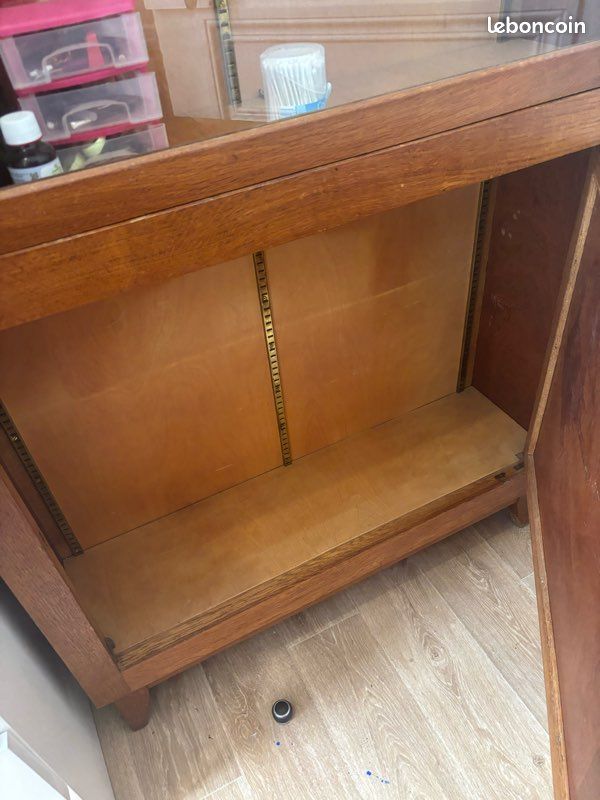 Meuble vitrine avec clefs (image 4)