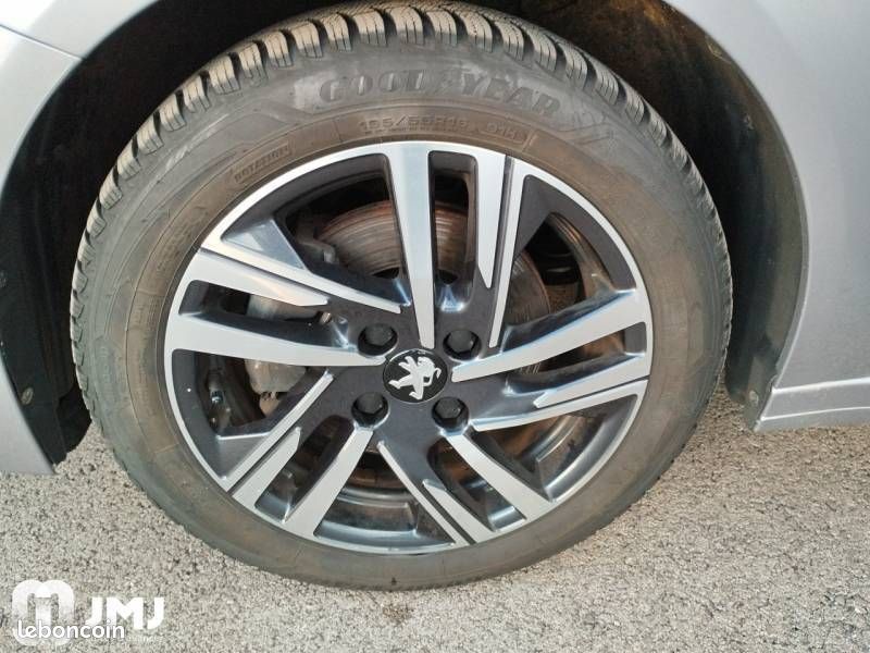 Peugeot 208 PureTech 100 S&S BVM6 Style (image 8)