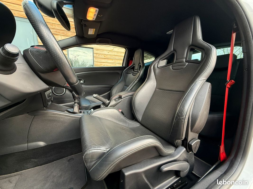 Renault Megane 3 (III) RS 275 CUP/ RECARO (image 9)