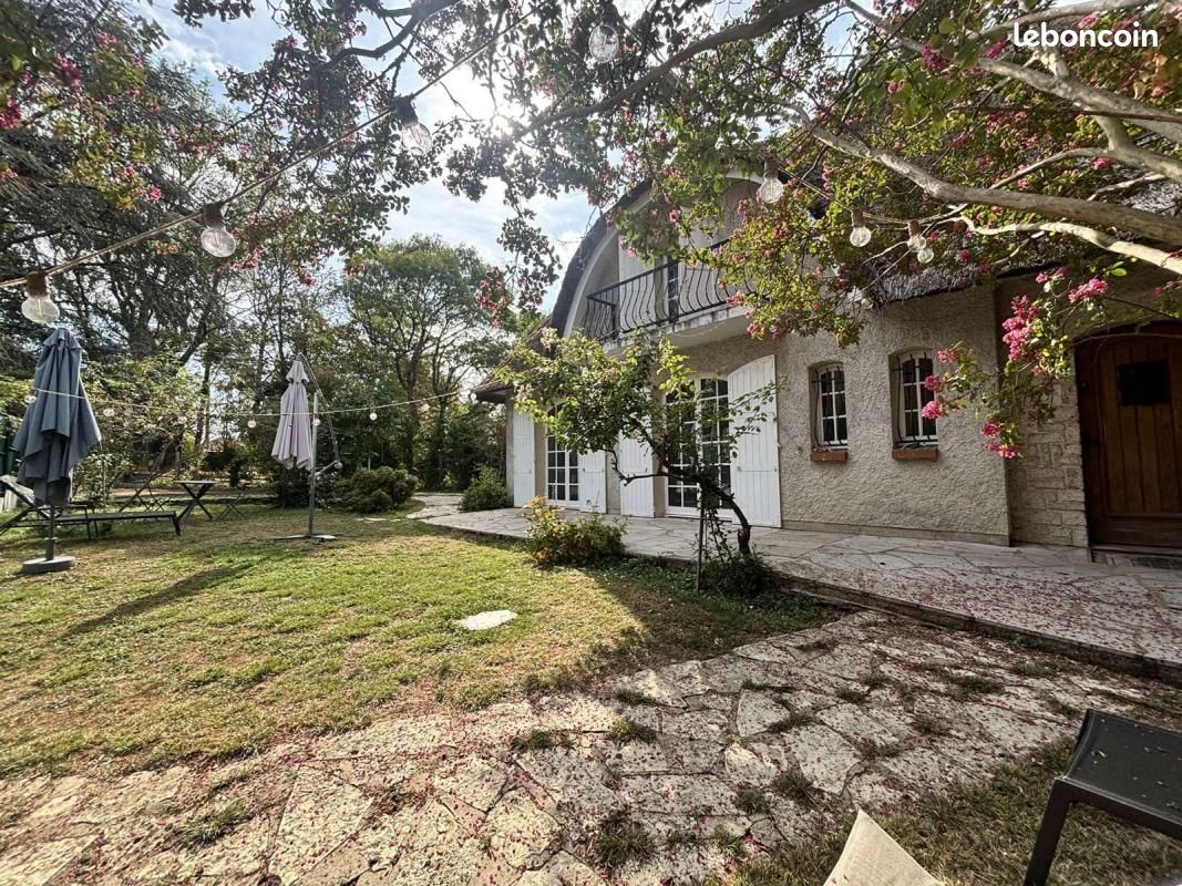 Maison 7 pièces 230 m² · à Vaux-le-Pénil · 230 m² · 299 000 €