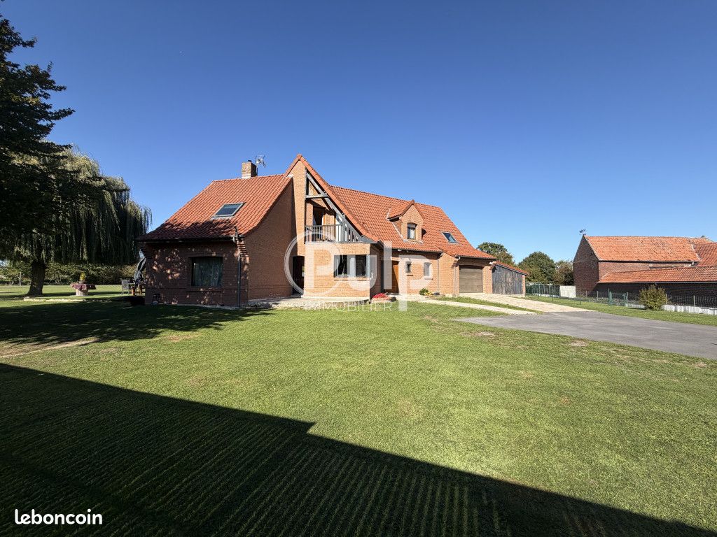 Maison 9 pièces 175 m² · à Moncheaux · 175 m² · 659 900 €