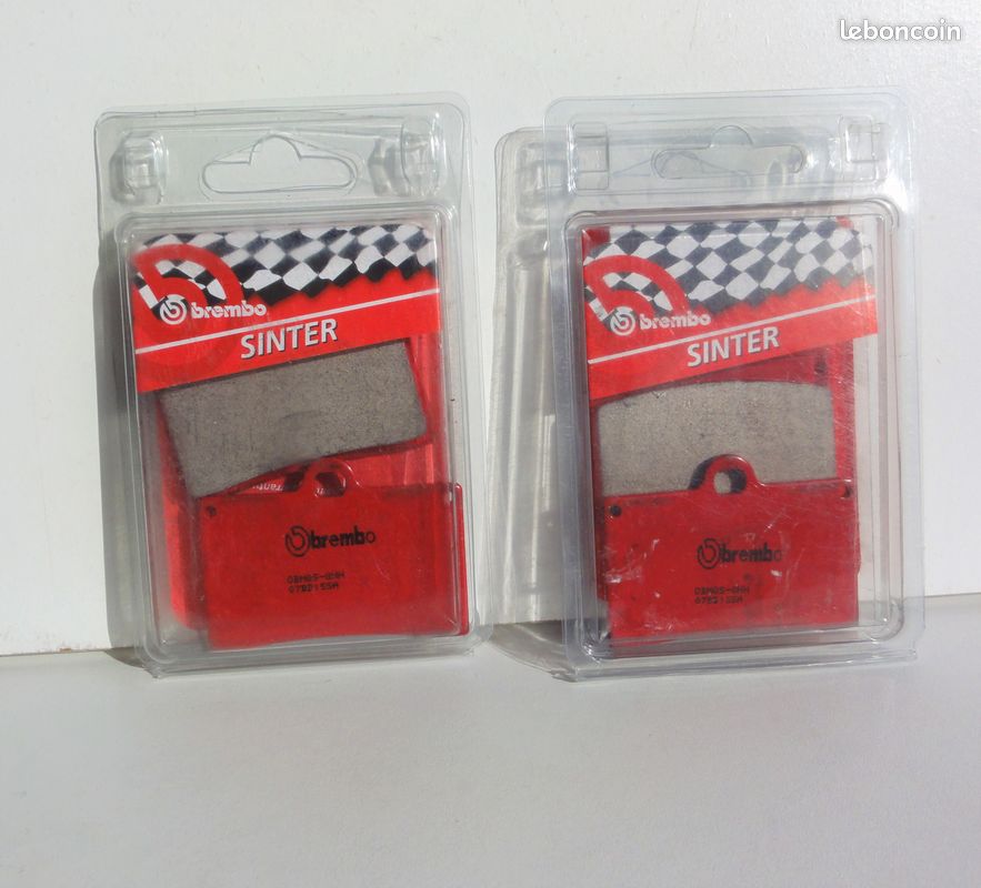 4 Plaquette avant BREMBO ducati, 600 750 900 ss moster laverda, triumph VOXAN (image 1)
