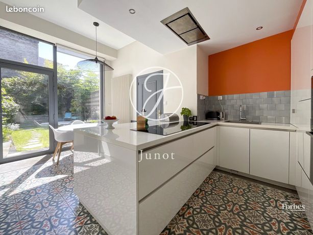 Maison 10 pièces 270 m² — 3