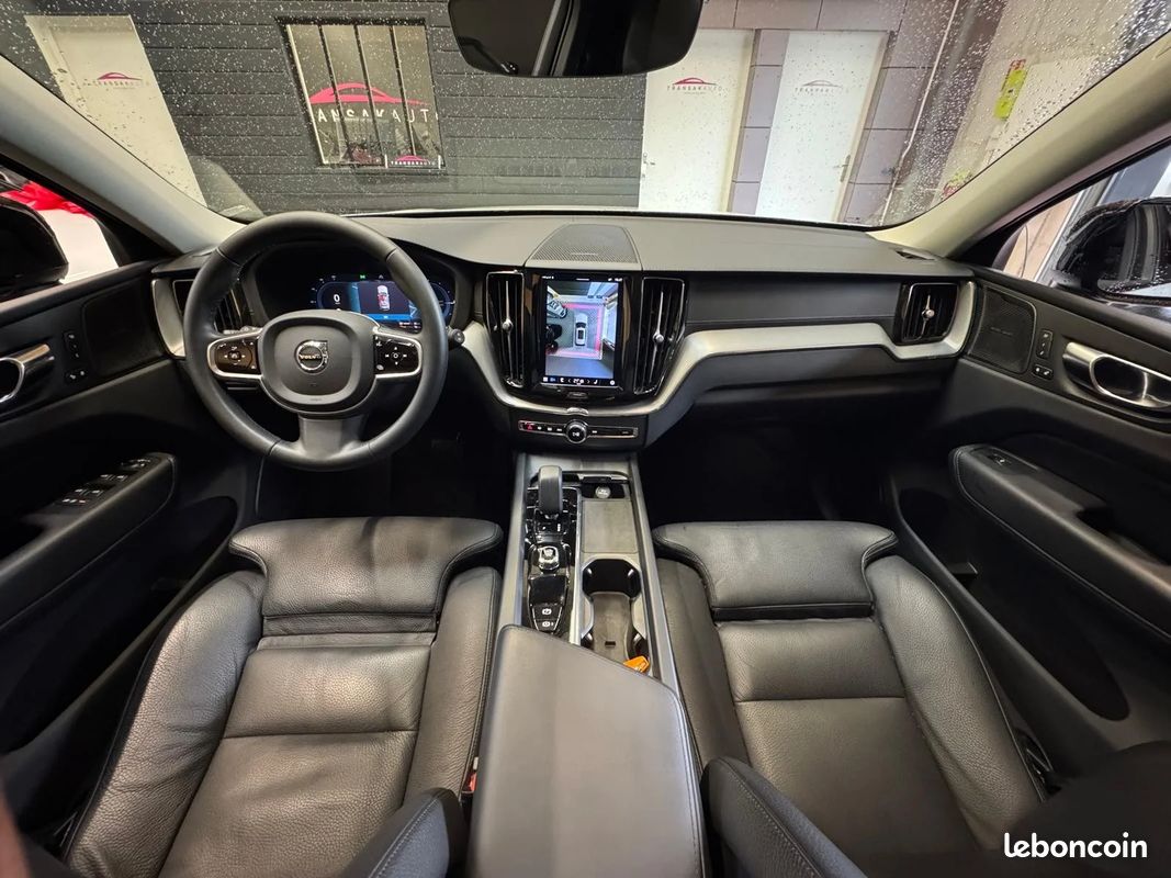 VOLVO XC60 T6 Recharge AWD 253 ch + 145 ch Geartronic 8 Ultimate Style Dark - 1ère main - Toit ouvrant - Sièges chauffants - Caméra 360 (image 14)