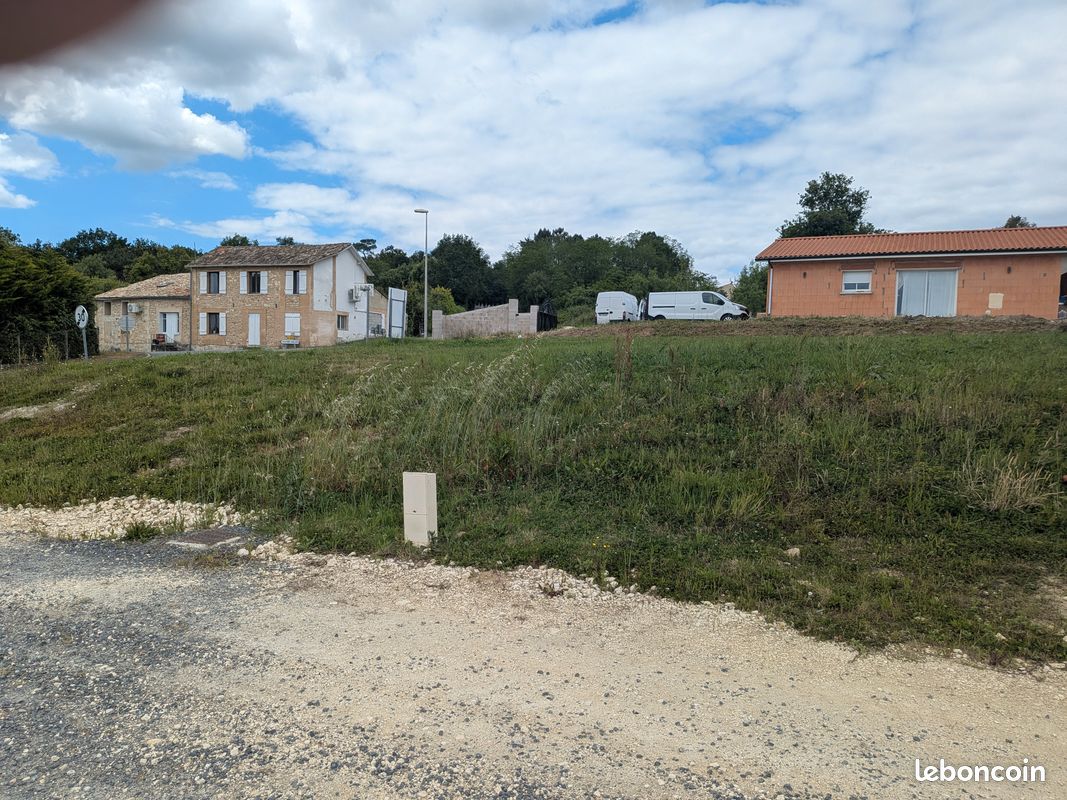 Terrain 586 m² · à Boisredon · 19 924 €