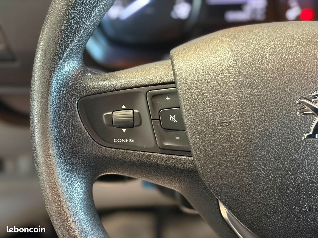 PEUGEOT EXPERT 2.0 145 Blue HDI PREMIUM - Apple CarPlay / Android Auto - Régulateur / Limiteur - Clim - Attelage - (image 14)