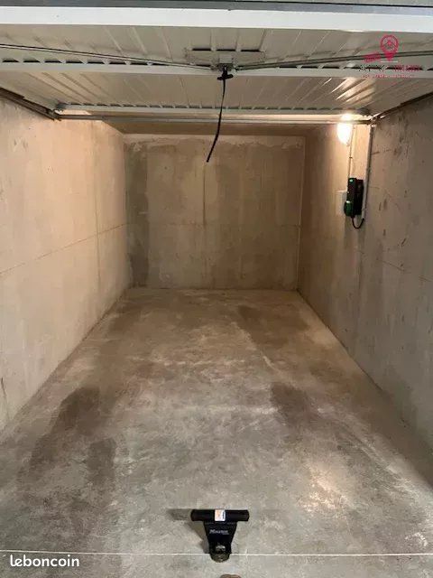 Parking 15 m² · à Lyon · 15 m² · 100 €