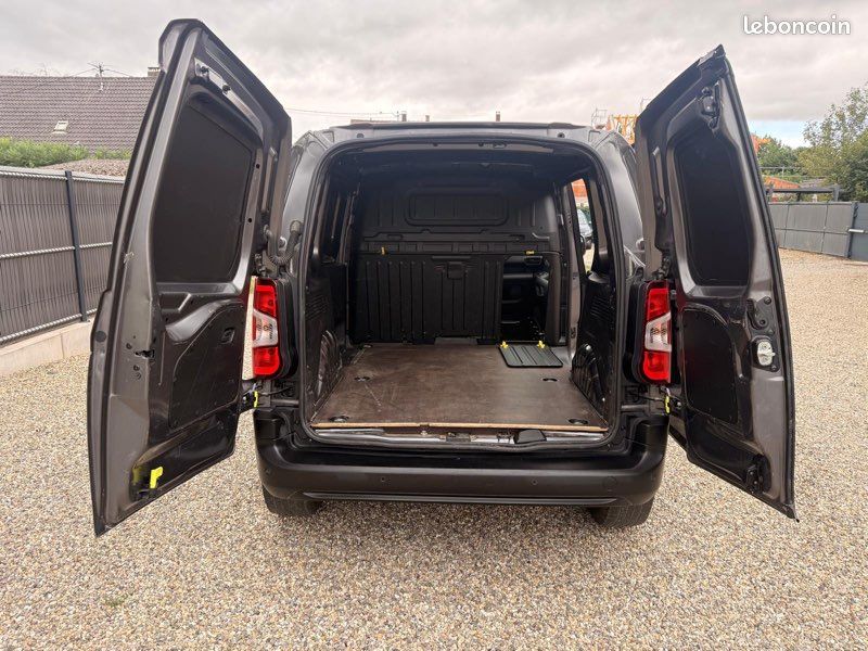 10 825 HT / CITROËN BERLINGO Van M 650kg BlueHDi 130 S&S Club EAT8 3places (image 12)