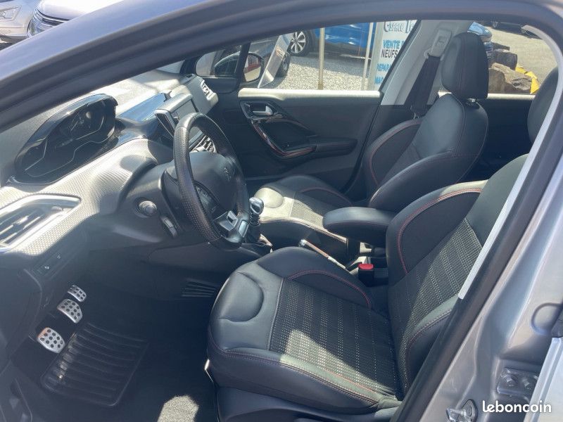 Peugeot 208 1.2 PURETECH 110CH E6.C GT LINE S&S 5P (image 4)