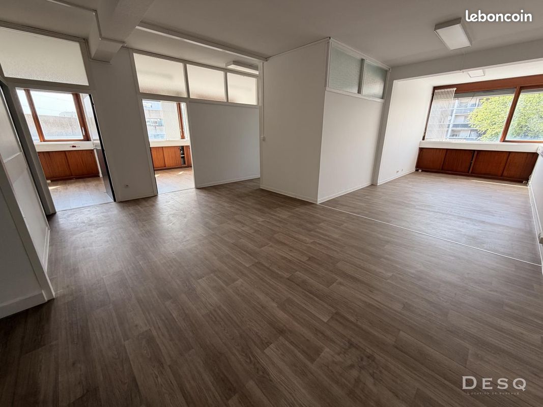 Bureau à louer de 220 m2 avec domiciliation en QPV (image 1)