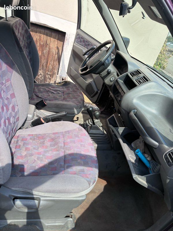 Ford Maverick GLS (image 3)