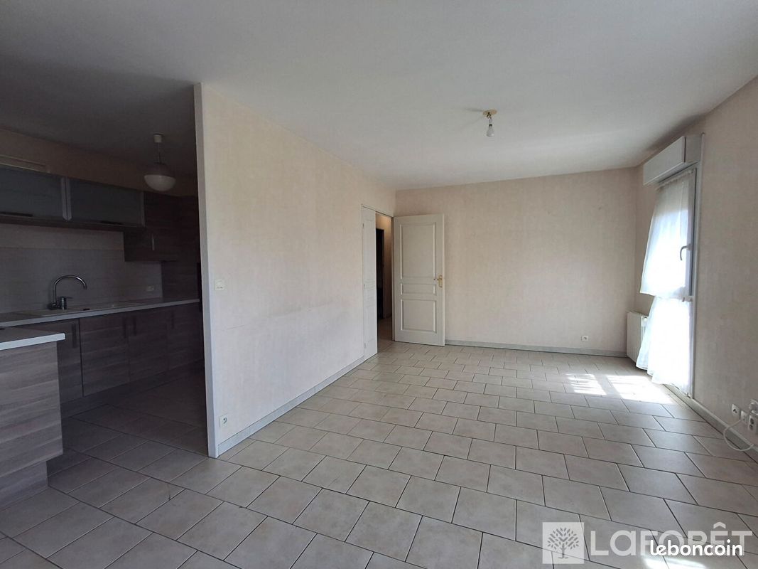 Appartement 3 pièces 58 m² · à Ay-Champagne · 58 m² · 700 €