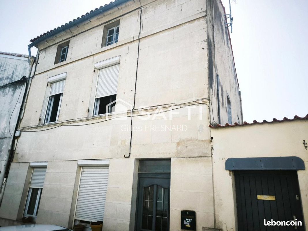 Immeuble 136 m² · à Pons · 136 m² · 150 000 €