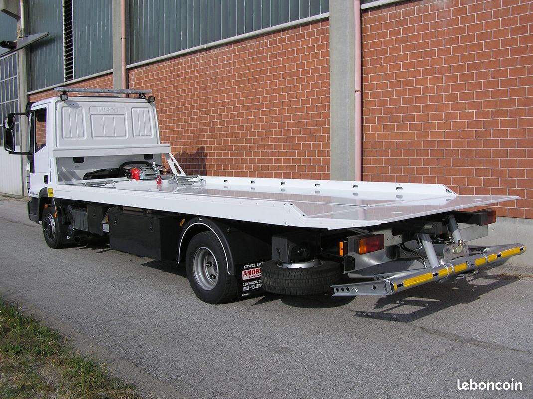 Dépanneuse IVECO EUROCARGO 120EL22P, neuf, long bras grues (image 2)