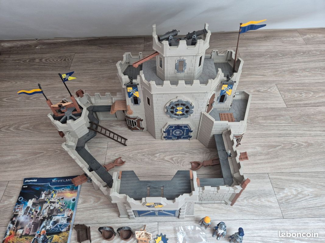 playmobil grand chateau Novelmore (boite 70220 + autres