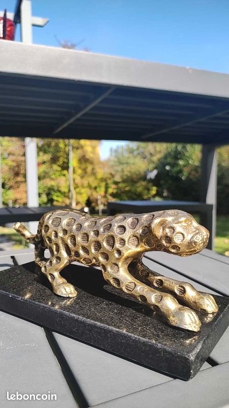 Figurine Jaguar/Léopard se faufilant vers sa proie, en aluminium doré sur socle marbre noir 20x9 cm (image 7)