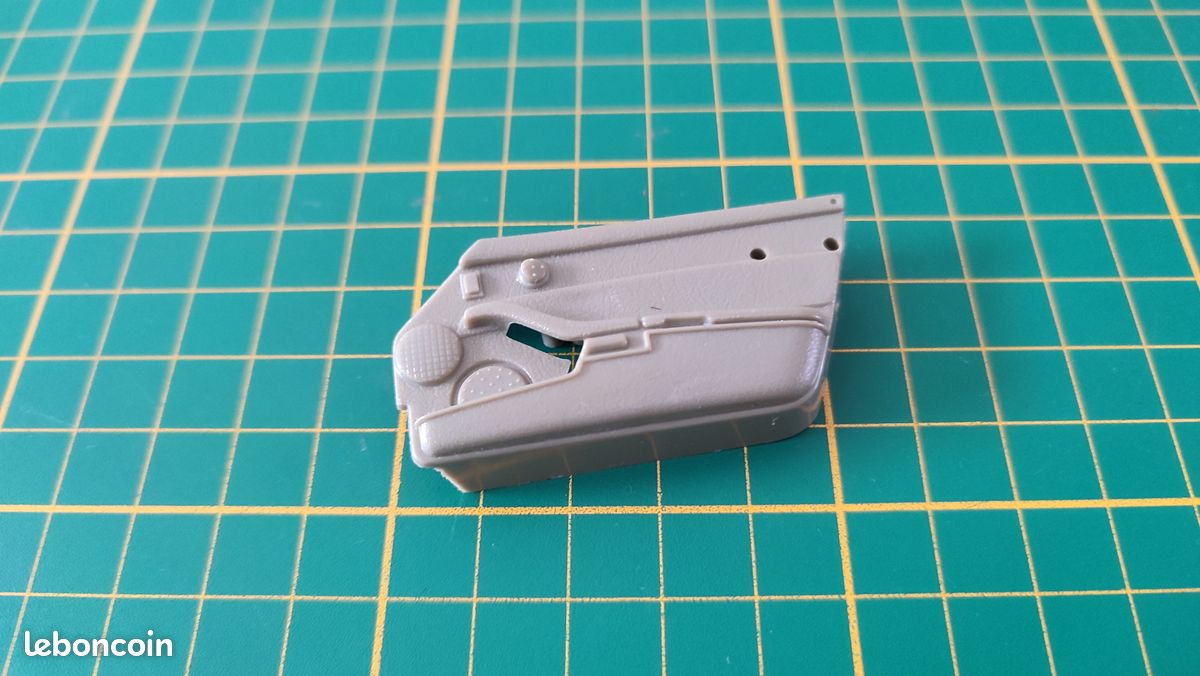 Intérieur porte droite pièce détachée miniature Bburago burago Porsche 911 Carrera 1993 rouge 1/18 1/18e 1/18ème #D56 (image 1)