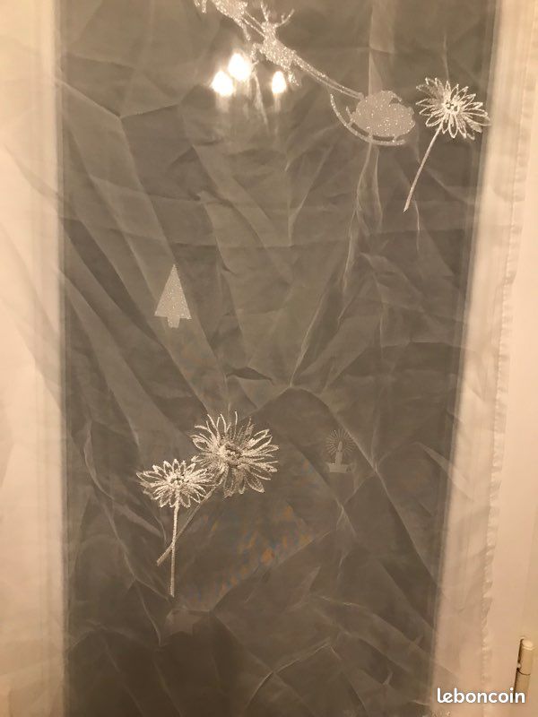 Vends 2 voilages 120/60 blanc avec broderie Marguerite (image 1)