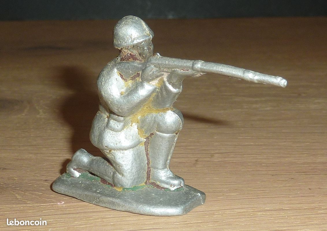 Figurines Quiralu – Cofalu, Aludo – Légion étrangère Avec Drapeaux – Occasion