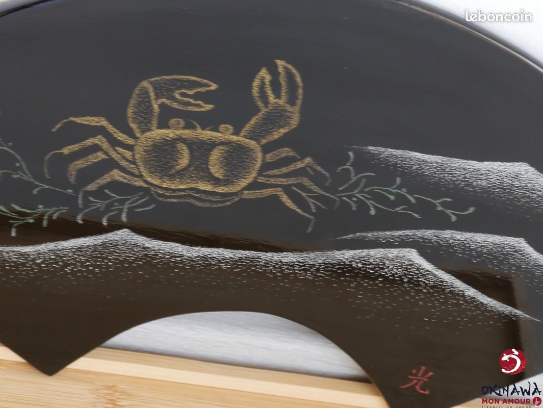 Plateau en bois utilisable pour la cérémonie du thé en laque Ryukyu et technique Maki-E - Crabe (image 3)