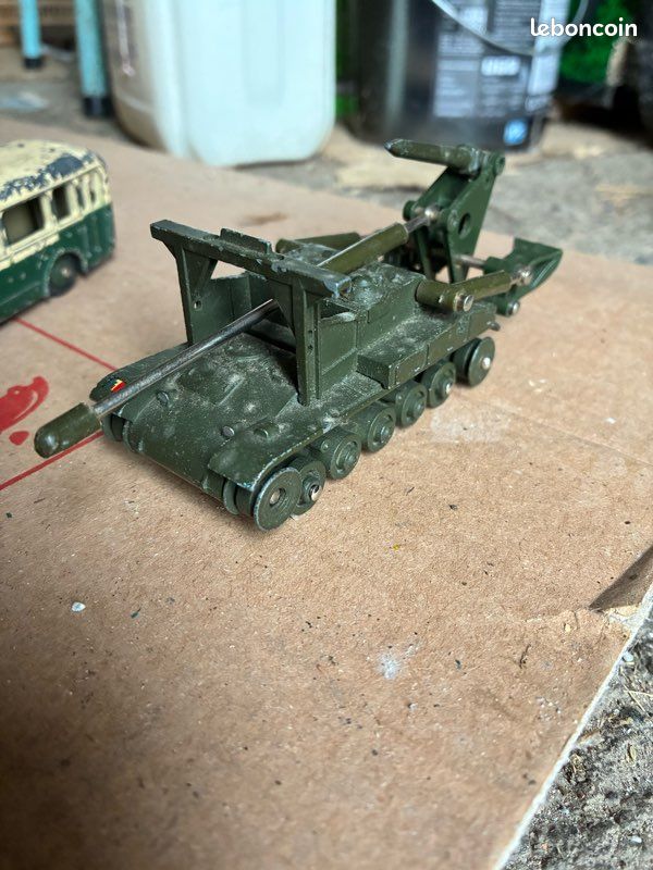 Dinky Toys - Véhicule militaire miniature - Dinky Toys 676 Armoured Personnel Carrier, Boxed
