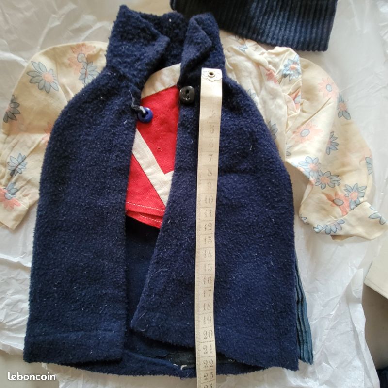Vêtements pour poupées anciens - France
