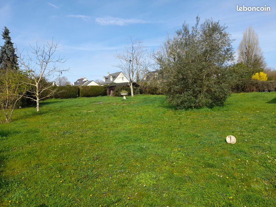 Terrain plat de 903 m² – À 10 min de TOURS Centre. "Alliez la vie citadine et le confort du neuf" · à Parçay-Meslay · 145 000