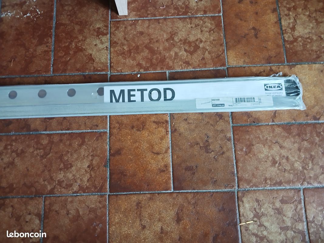 2 Barres de suspension Metod d'IKEA (image 1)