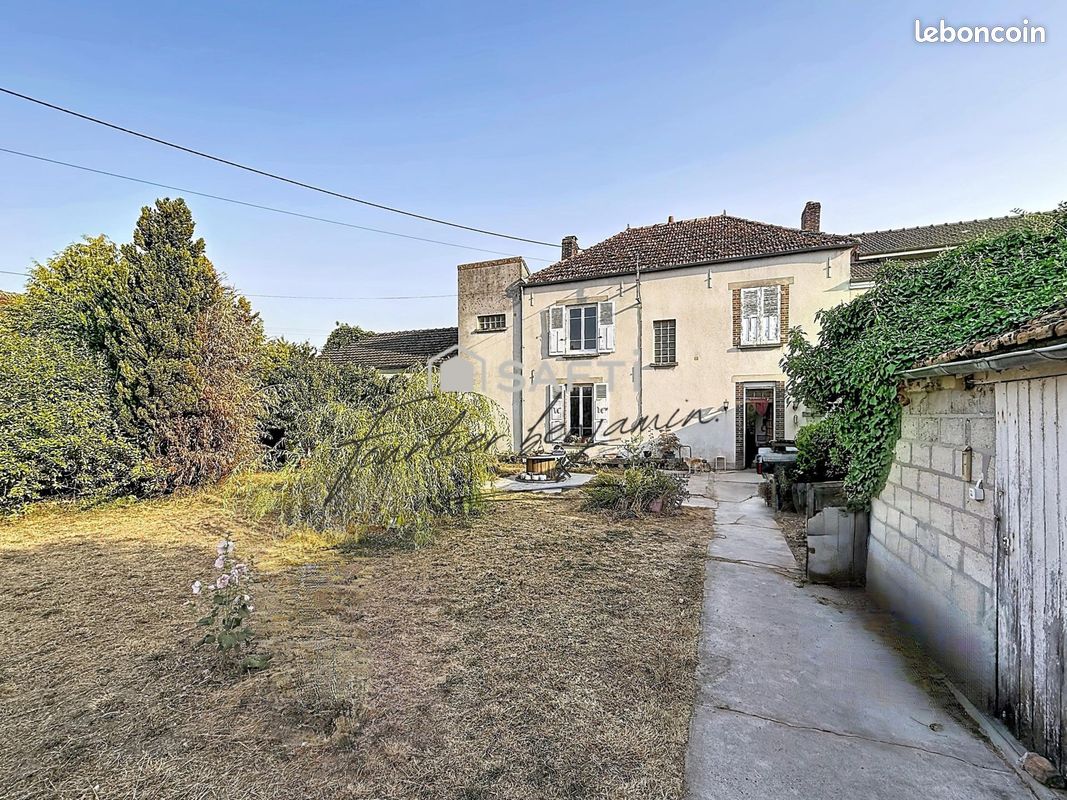 Maison 4 pièces 126 m² · à Longueville · 126 m² · 150 000 €