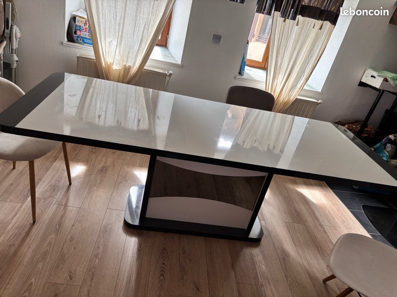 Table laquée (image 3)