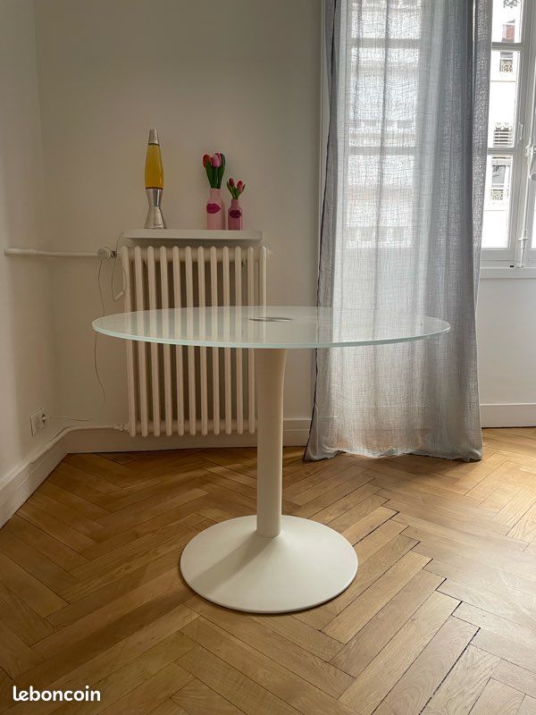 Table ronde verre New-York BoConcept (image 1)