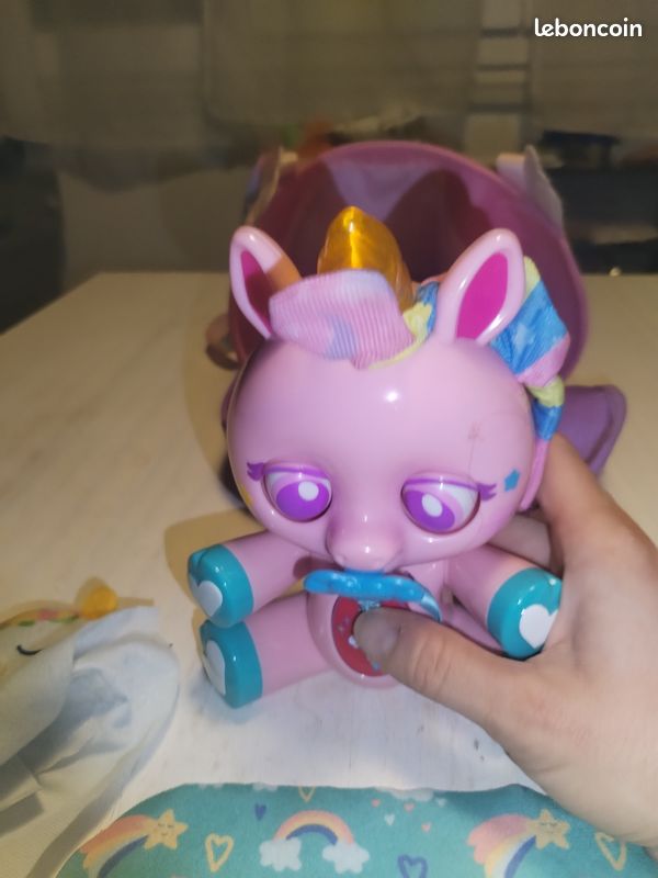 VTech Lovelies Emmy, ma poupée licorne magique Jeux Jouets