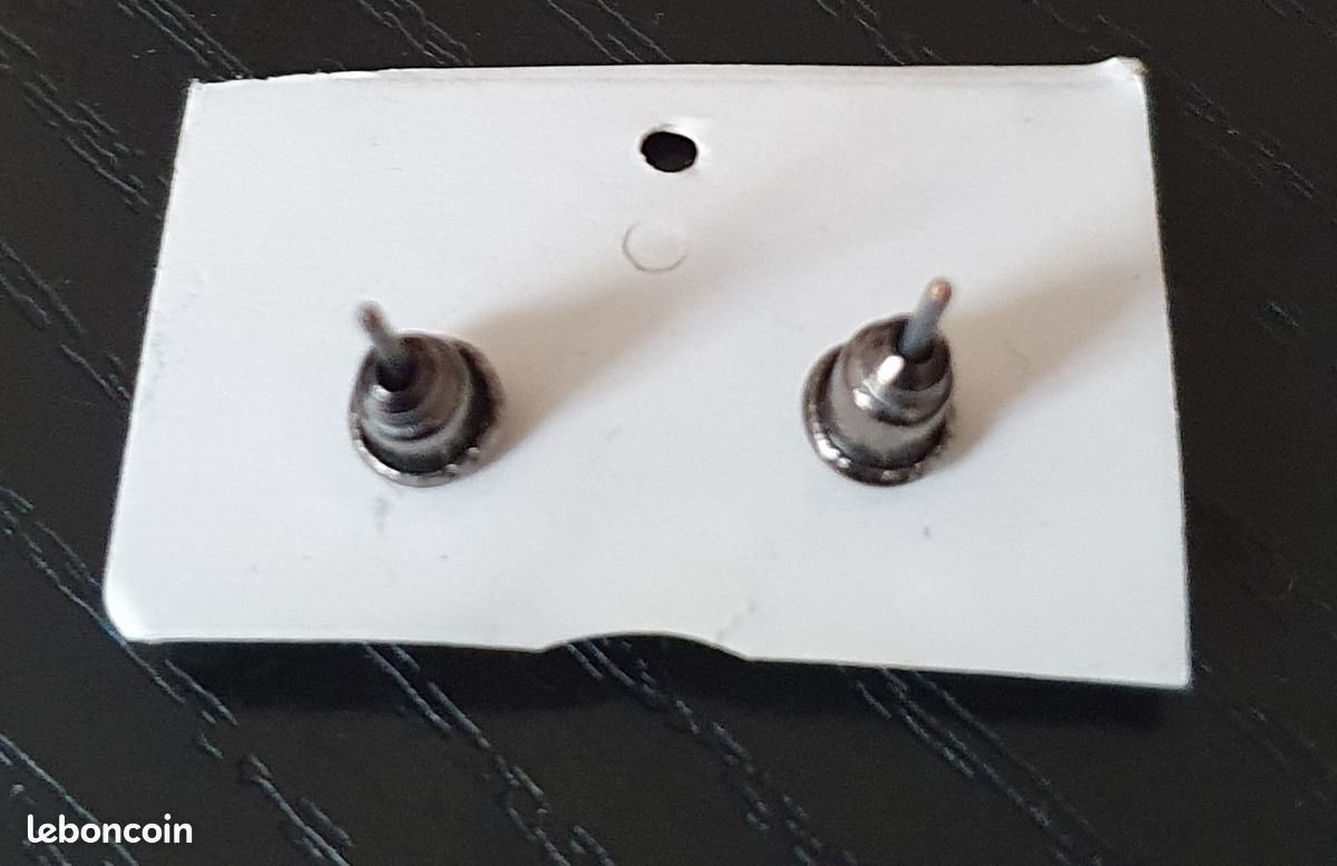 Boucles d'oreilles grise (image 2)