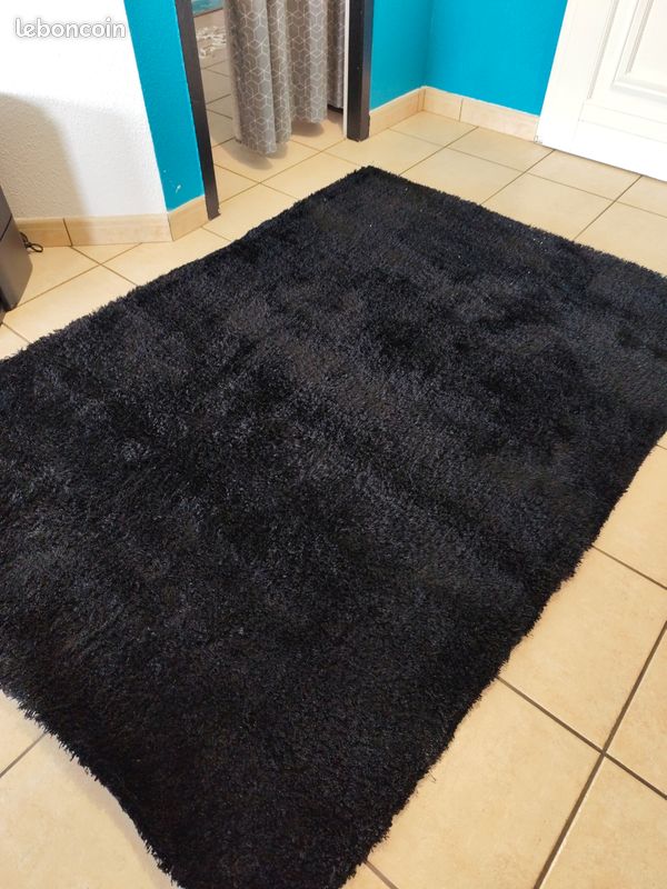 Tapis noir à poils longs brillants (image 2)