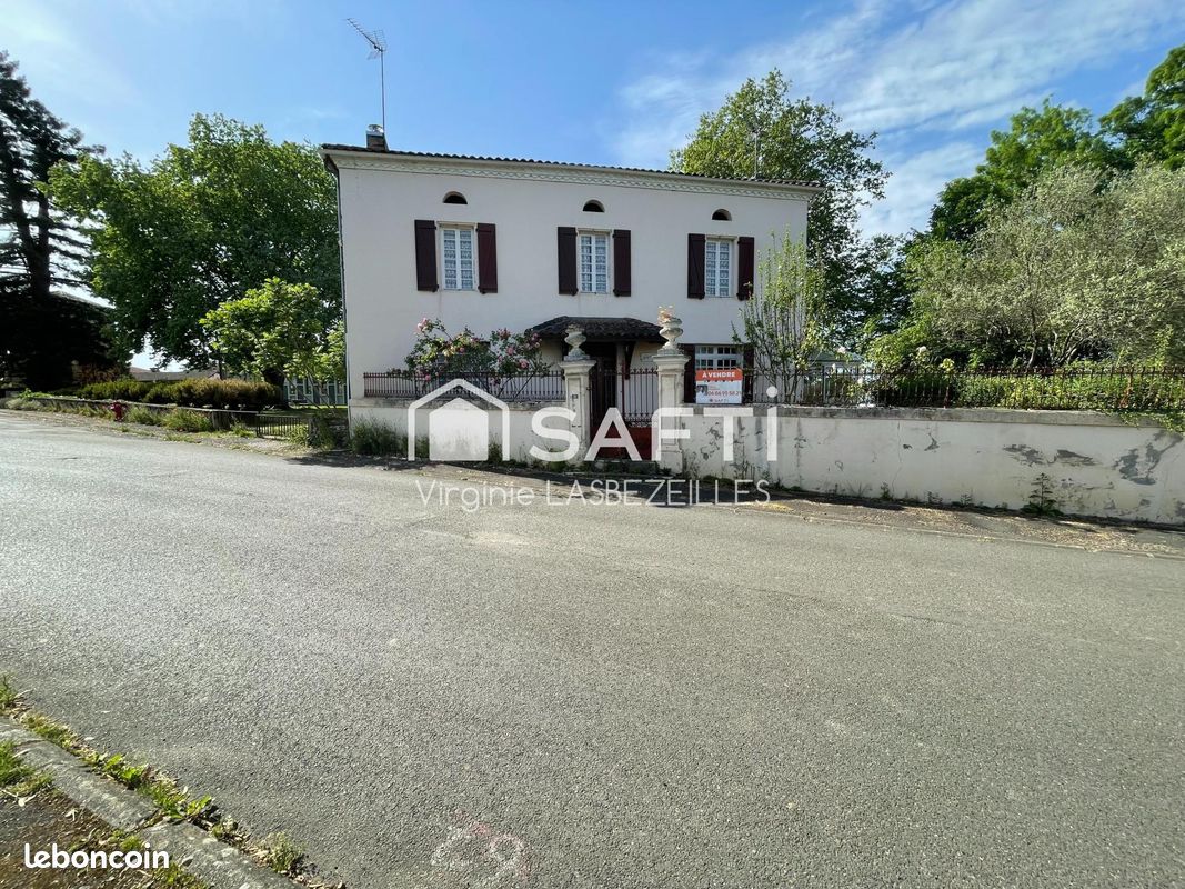 Maison 9 pièces 195 m² · à Saint-Loubouer · 195 m² · 249 000 €