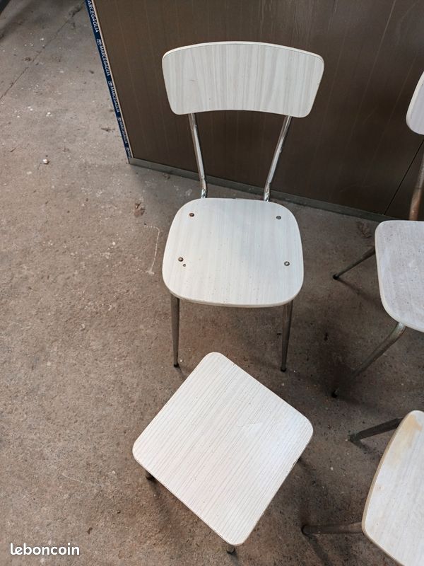 Lot de chaises et tabouret formica (image 2)