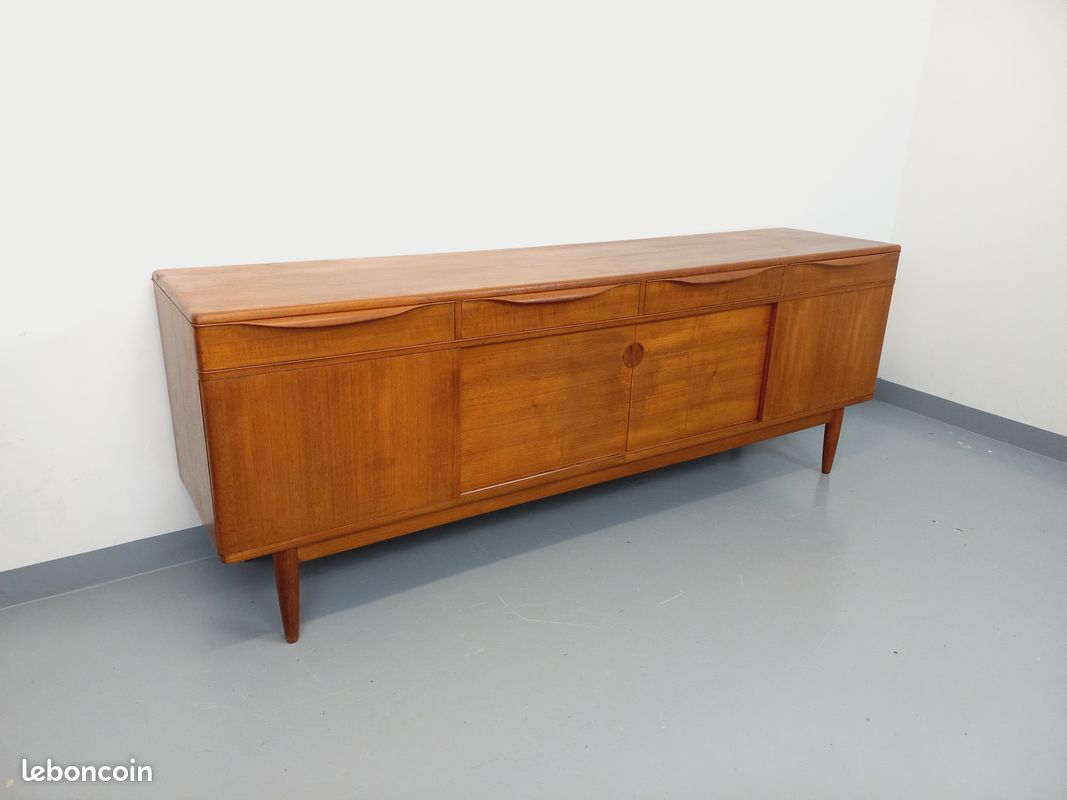 Enfilade vintage scandinave en teck des années 60 du designer danois Johannes Andersen pour Samcom (image 3)