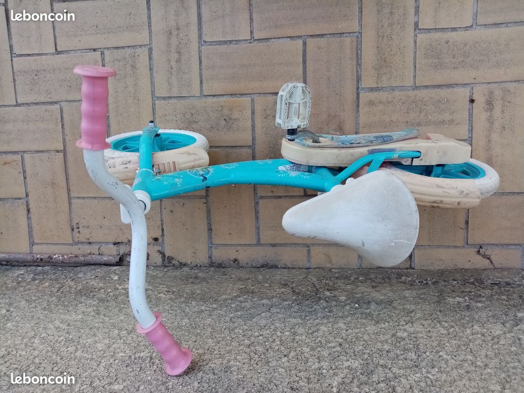 Vends vélo 12' la Reine des Neiges Vélos