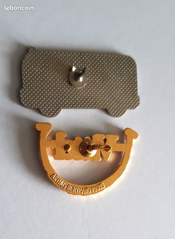 PORTE CLES ARTHUS BERTRAND SOUS-MARIN MORSE, fond or