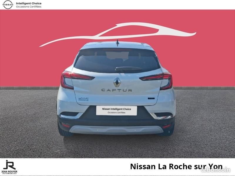 Renault Captur 1.6 E-Tech hybride 145ch Techno Fast Track (image 4)