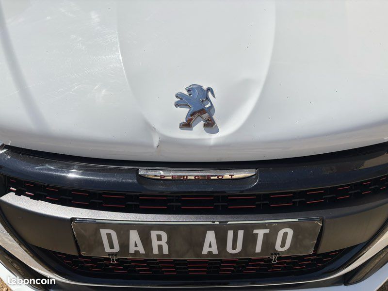 Peugeot 208 1.2 110ch GT Line (image 10)