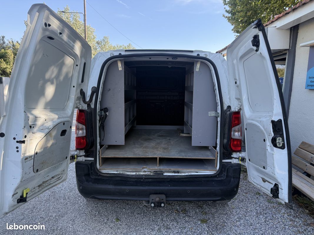 Citroen berlingo 1.5 blue hdi 100 car play 3 places 2021 (image 11)