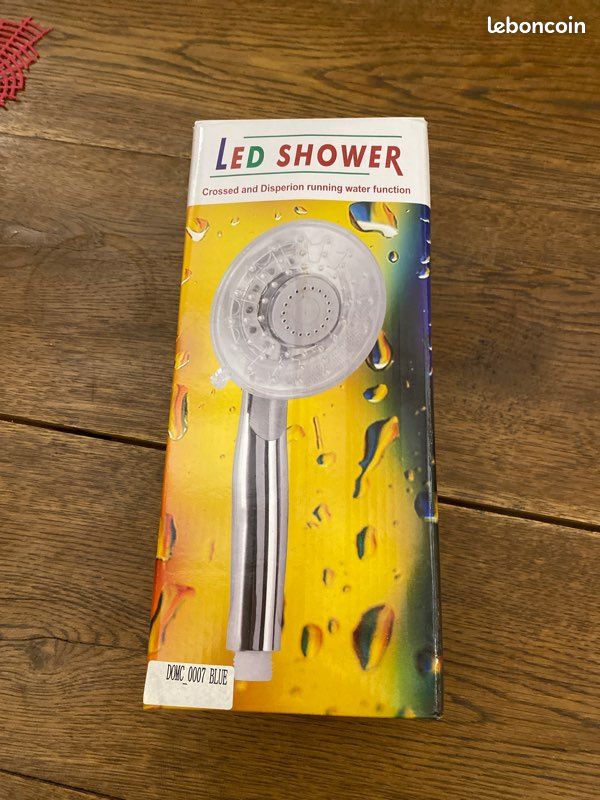 Pommeau de douche à led (image 1)