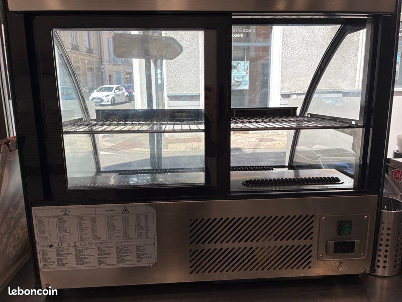 METRO PROFESSIONAL Vitrine réfrigérée de table GCV1600, 81 x 59.5 x 68.5 cm, 130 L, noir (image 3)