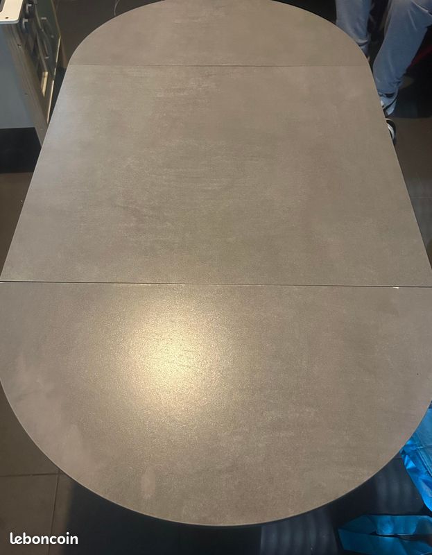 Table a manger 2 a 4 personnes (image 1)